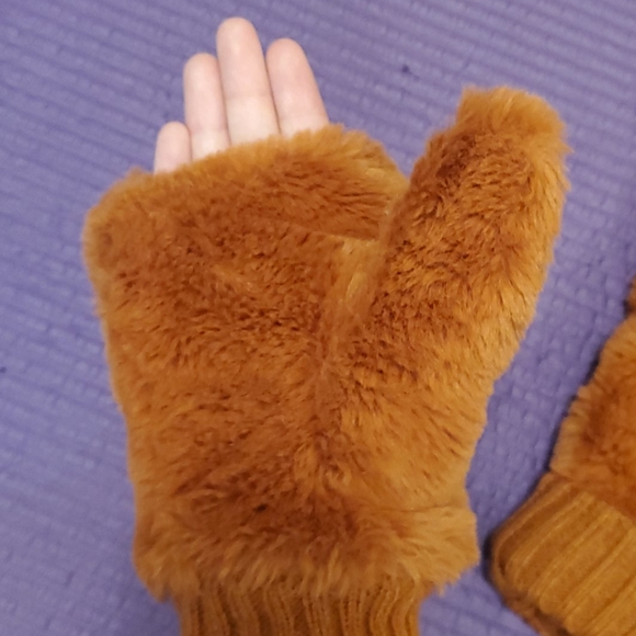 American eagle ~ Orange-toned brown warm mittens - Picture 4 of 4